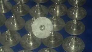 Paillettes en acier pour surfaces avec revêtement imperméable en polyuréthane, adhérence élevée, paillettes injectées pour utilisation en piscine - Product Image 6