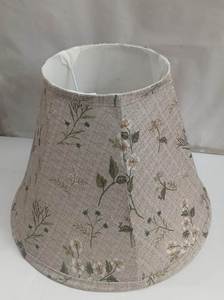 Pantalla de Lámpara de Tela Hecha a Mano con Diseño Floral, Accesorio de Lámpara de Estilo Rústico Tradicional - Product Image 4