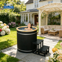 Baignoire de récupération Subzero Premium avec système de refroidissement, revêtement en PP de qualité alimentaire et bord en bois pour la détente en extérieur au bord de la piscine