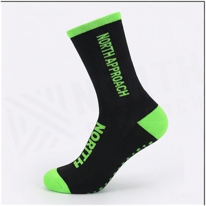 Chaussettes de sport respirantes bleues à motif géométrique pour adultes – Collection Printemps - Product Image 3