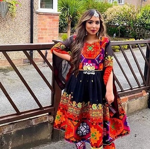 Vestido Tradicional Afgano Kochi Hecho a Mano para Mujer, Salwar Kameez con Bordado Completo, Moda Internacional 2023 - Product Image 2