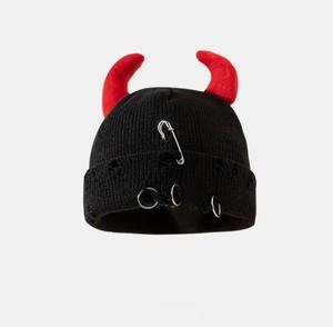 Chapeau d'hiver décontracté unisexe style punk en jacquard respirant et imperméable avec cache-oreilles, tricoté à la main, 100 % acrylique, couleur unie, réglable - Product Image 3