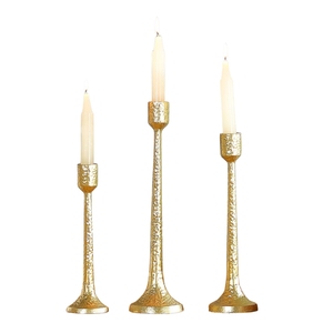 Ensemble élégant de 3 porte-bougies en aluminium poli doré pour centre de table de mariage, pour table à manger, pour offrir en cadeau - Product Image 1