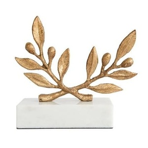 Escultura Moderna de Pareja Abrazándose dentro de un Anillo de Corazón de Madera, Figura Decorativa de Aluminio Hecha a Mano, Escultura Humana para el Hogar - Product Image 2