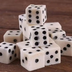 Ensemble de dés en os polis et écologiques pour les aventures de jeux de rôle sur table et de jeux traditionnels - Product Image 2