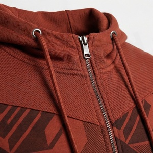 Conjunto Deportivo con Capucha para Hombre, Estampado Geométrico Rojo, Cierre Completo, Ropa Deportiva Informal de Poliéster y Algodón para Otoño - Product Image 4