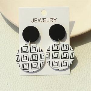 Pendientes de Resina Hechos a Mano al por Mayor para Mujer, Accesorios de Joyería de Moda, Pendientes de Color Personalizado para Boutique, Uso Diario - Product Image 6