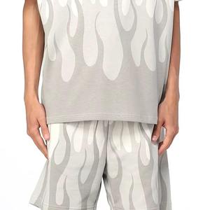Conjunto de camiseta y pantalones cortos extragrandes con estampado de llamas en degradado para hombre, ropa informal de verano - Product Image 3