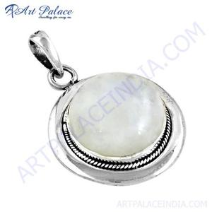 Pendentif vintage en argent design avec pendentifs et breloques en pierre de lune arc-en-ciel - Product Image 1