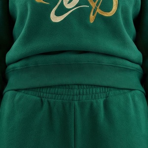 Conjunto de 2 piezas de suéter y pantalones cortos de punto para mujer, verde, cuello redondo, ajuste holgado, diseño de letras con estampado metalizado, ropa informal por encima de la rodilla - Product Image 5