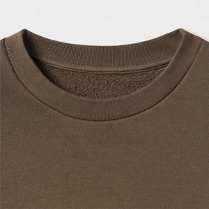 Sudadera cómoda y ligera diseñada para máxima comodidad, con un corte relajado y un estilo moderno para uso diario. - Product Image 3