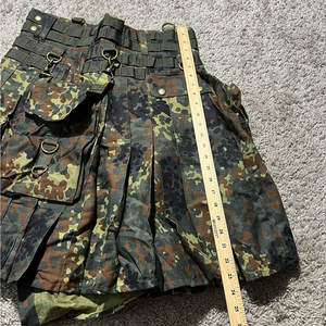 2026 Kilt utilitaire camouflage gris pour homme, avec poches cargo, plissé, pour le travail, à fermeture à boucle et boutons-pression - Product Image 3