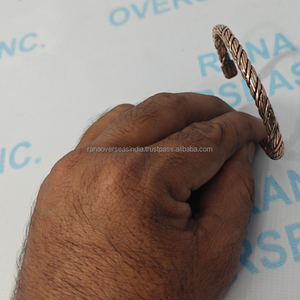 Bracelet en fil de cuivre pur torsadé, ajustable, fait main, bijou en cuivre pour l'énergie positive, la guérison et l'équilibre corporel - Product Image 4