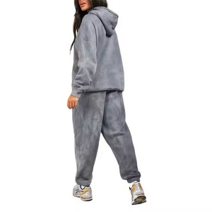 Ensemble deux pièces décontracté pour femme : sweat à capuche gris en molleton et pantalon de jogging assorti, coupe ample, tricoté, couleur unie, toutes saisons - Product Image 3