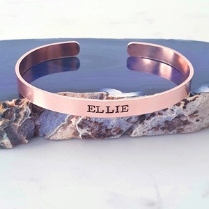 Bracelet en cuivre fait main avec aimants puissants pour la thérapie magnétique, motif classique de la paix, bijoux gravés faits à la main - Product Image 5