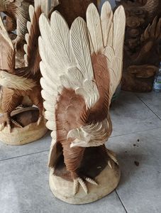Sculpture d'aigle en bois faite à la main, figurine sculptée, décoration animale traditionnelle pour la décoration de la maison - Product Image 4