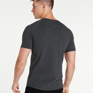 T-shirt de sport pour homme de qualité supérieure, 95% coton, 5% élasthanne, uni, à ourlet long et incurvé, style streetwear, coupe ajustée, tricoté - Product Image 3