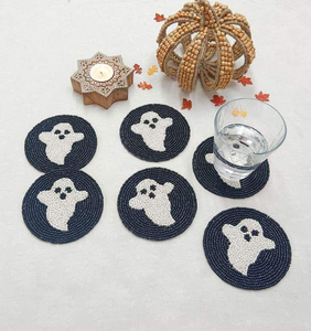 Juego de cuatro posavasos bordados a mano con cuentas de diseño multicolor premium para una decoración elegante de la mesa de comedor, un lujo único de la India. - Product Image 2