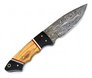 Couteau utilitaire d'extérieur à lame fixe en acier Damas artisanal à contraste élevé, manche en bois d'olivier et plaquettes en corne noire - Product Image 5