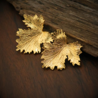 Boucles d'oreilles classiques en laiton plaqué or 18 carats avec motif feuille |   Accessoires élégants pour femmes - Cadeau pour elle