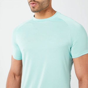 T-shirt de sport pour homme, coupe slim, léger, en maille, avec impression sérigraphique de logo personnalisé. - Product Image 5
