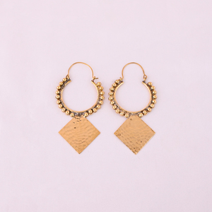 Modernos Pendientes de Aro con Cuentas Chapados en Oro con Colgantes Cuadrados Texturizados, Tamaño 80x40MM - Product Image 2