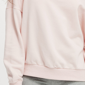 Sweat-shirt oversize premium pour femme en molleton lavé, col rond, avec logo personnalisé sur le devant, style décontracté et confortable, idéal pour l'hiver et le streetwear. - Product Image 2