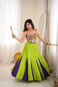 Spécial Navratri : Robe longue ethnique pour femme en rayonne lourde, broderie Gota Patti, travail au fil, infroissable, séchage rapide, extensible - Product Image 3