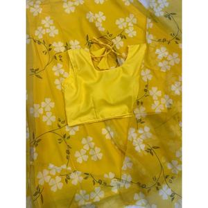 DERNIÈRE TABBY SOIE IMPRESSION NUMÉRIQUE TRAVAIL LEHENGA CHOLI AVEC DUPATTA JAUNE - Product Image 4