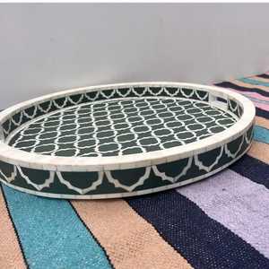 Bandeja Decorativa Redonda de Lujo Estilo Boho Chic con Incrustaciones de Hueso y Diseño Geométrico Hecho a Mano para Maquillaje, Perfumes y Artículos Elegantes - Product Image 2