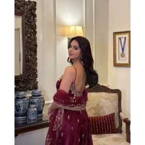 Vestido Anarkali para Fiestas con Bordado de Lentejuelas y Códigos Zari, Talla XS con Dupatta y Pallu - Product Image 3