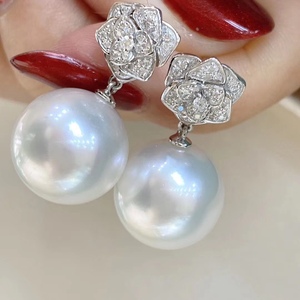 Boucles d'oreilles pendantes en dentelle de style français avec perle naturelle de 11-12 mm, base en argent sterling rond à forte luminosité, légers défauts - Product Image 1
