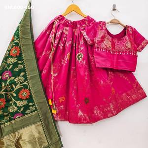 Increíble Variedad de Colores, Nuevo Seda Banarasi con Patrón Zari y Trabajo de Encaje, Conjunto de Lehenga-Choli y Dupatta para Niños, Suministro al por Mayor - Product Image 4