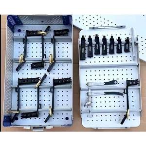 Juego de retractores Caspar para microdiscectomía lumbar, instrumentos ortopédicos con caja para procedimientos de cirugía de columna. - Product Image 1