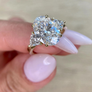 แหวนแต่งงานเพชรทรงรีเพาะเลี้ยงในห้องปฏิบัติการ 4.50 กะรัต ทองคำเหลือง 14k ของขวัญสำหรับงานปาร์ตี้ เครื่องประดับ - Product Image 4