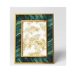 Cadre photo en bois contemporain, écologique, personnalisable, construction robuste et durable pour la décoration murale du salon, de la chambre ou du bureau - Product Image 2