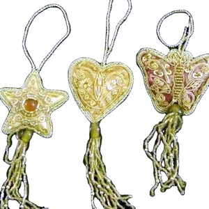 Adornos Colgantes Navideños de Bordado Zari Hechos a Mano de Última Producción y Alta Calidad, Adornos Indios al por Mayor a Precio Económico - Product Image 1