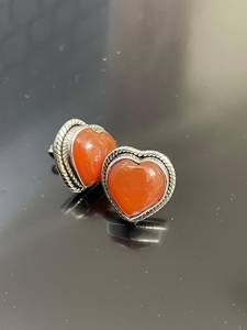 Boucles d'oreilles en argent sterling 925 faites à la main, en forme de cœur, avec pierre de naissance en cornaline, cadeau pour femme - Product Image 2