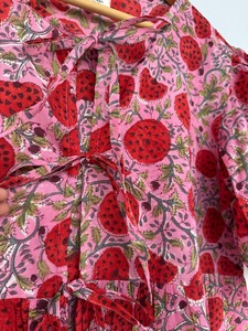เสื้อครอปผ้าฝ้ายพิมพ์ลายสตรอว์เบอร์รีผูกเอว แขนสั้น สไตล์โบฮีเมียน สำหรับผู้หญิง เสื้อฤดูร้อนน้ำหนักเบา เสื้อครอปขายส่ง - Product Image 3