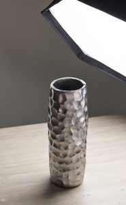 Jarrón Decorativo Moderno de Metal Plateado Facetado con Textura Fundida para Biblioteca, Oficina, Escritorio, Venta al por Mayor - Product Image 3
