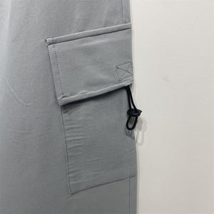 Safari en el desierto: Tonos arena que absorben la humedad con bolsillos plisados optimizados para aventuras en climas cálidos. - Product Image 5