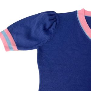 เสื้อสเวตเตอร์คอวีแขนสั้นสีน้ำเงินกรมท่าสำหรับผู้หญิง ยี่ห้อแจ็คแอนด์จิล เนื้อผ้านุ่ม สวมใส่สบาย สไตล์คลาสสิก แฟชั่นลำลอง สามารถสั่งตัดได้ - Product Image 4