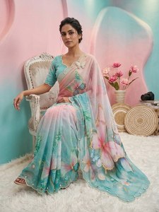 Sari imprimé papillon, tenue indienne pour femme, coupe classique, idéal pour les fêtes et mariages, accompagné d'un chemisier numérique en tissu fluide. - Product Image 1