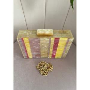 Bolso de Mano de Resina de Diseño Premium para Mujer, Artesanía de Resina Hecha a Mano - Product Image 1