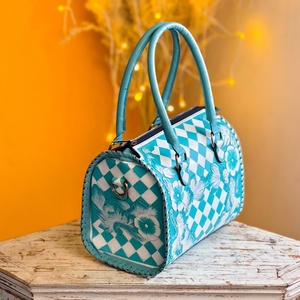 Sac de voyage décontracté de luxe en cuir véritable léger avec fermeture éclair et motif lettres en polyester Venus Leathers pour femmes et filles - Product Image 2