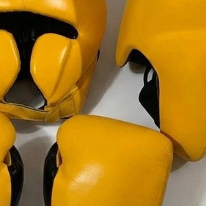 Gants de boxe en cuir véritable haute durabilité 2026 avec support de poignet sécurisé, protection de la tête assortie et protections abdominales - Product Image 4