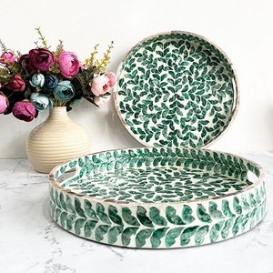 Plateau élégant en os incrusté de motifs traditionnels, fait main, durable, idéal pour offrir et pour la maison, disponible dans le monde entier - Product Image 1