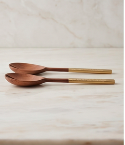 Ensemble de cuillères de service en bois avec manche en métal doré, design minimaliste, couverts modernes pour la restauration, les événements et les repas. - Product Image 3