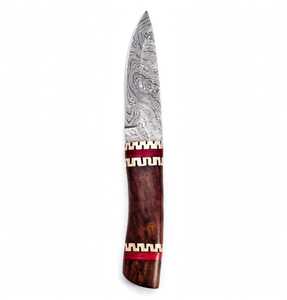 Couteau de camping à lame fixe en acier Damas artisanal avec manche en bois de burl et entretoises en laiton ajouré style château - Product Image 1