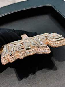 Colgante Trapo Chapado en Oro de 18K con Letra de Cristal y Diamantes de Imitación, Joyería Temática con Microincrustaciones, Regalo para Hombre Estilo Hip Hop - Product Image 3